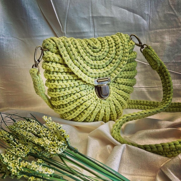 CROCHET SLING BAG - Picture 1 of 6